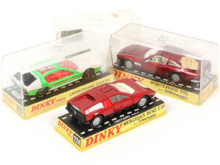 Lot 252 - DINKY TOYS (GB) (3)