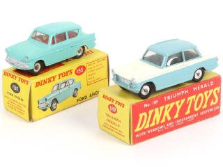 Lot 267 - DINKY TOYS (GB) (2)