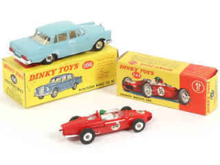 Lot 268 - DINKY TOYS (GB) (2)