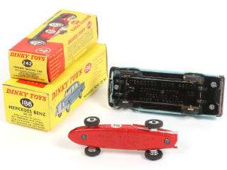 Lot 268 - DINKY TOYS (GB) (2)