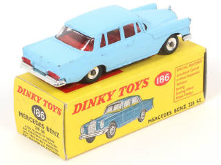 Lot 208 - DINKY TOYS (GB) (1)