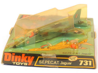Lot 254 - DINKY TOYS (GB) (1)