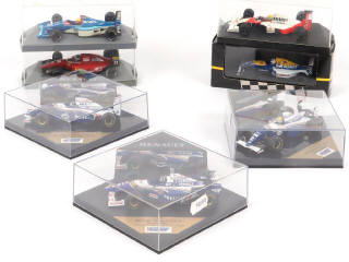 Lot 135 - DIVERS (7)