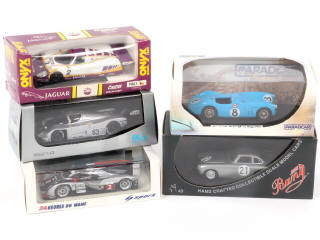 Lot 126 - DIVERS (5)