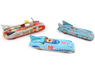 Lot 108 - DIVERS (3)