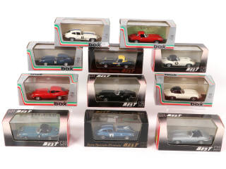 Lot 98 - DIVERS (11)
