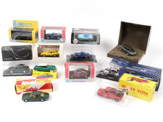 Lot 105 - DIVERS (12)