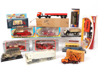 Lot 109 - DIVERS (13)