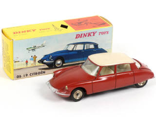Lot 338 - DINKY TOYS (FRANCE) (1)