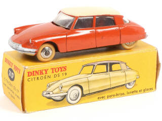 Lot 329 - DINKY TOYS (FRANCE) (1)