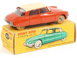 Lot 329 - DINKY TOYS (FRANCE) (1)