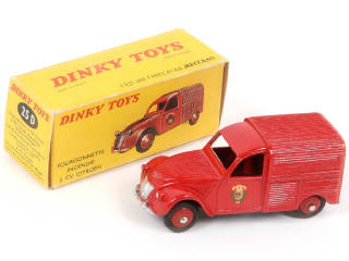 Lot 327 - DINKY TOYS (FRANCE) (1)