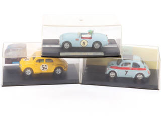 Lot 13 - DIVERS (3)