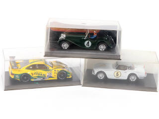 Lot 17 - DIVERS (3)