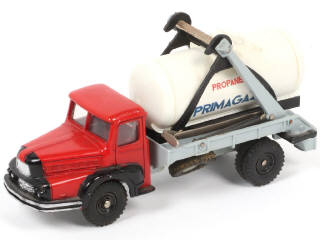 Lot 231 - DINKY TOYS (FRANCE) (1)