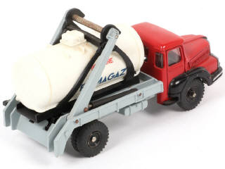 Lot 231 - DINKY TOYS (FRANCE) (1)