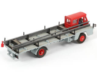 Lot 233 - DINKY TOYS (FRANCE) (1)