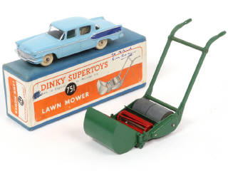 Lot 199 - DINKY TOYS (GB) (2)