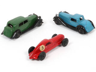 Lot 200 - DINKY TOYS (GB) (3)