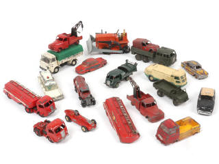 Lot 218 - DINKY TOYS (18)