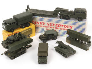 Lot 313 - DINKY TOYS (FRANCE) (7)