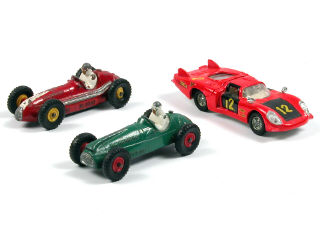Lot 226 - DINKY TOYS (GB) (3)
