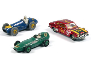 Lot 227 - DINKY TOYS (GB) (3)