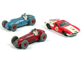 Lot 225 - DINKY TOYS (GB) (3)