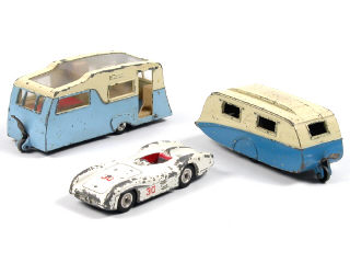 Lot 218 - DINKY TOYS (GB) (3)