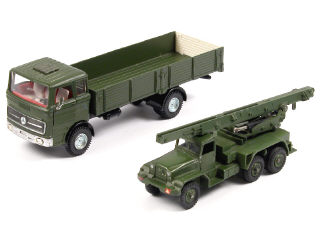 Lot 242 - DINKY TOYS (GB) (2)