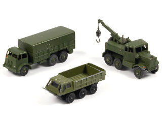 Lot 243 - DINKY TOYS (GB) (3)