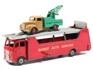 Lot 216 - DINKY TOYS (GB) (2)