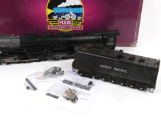 Lot 8 - M.T.H (USA) (1)