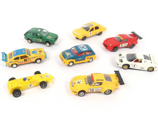 Lot 23 - DIVERS (8)