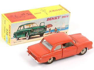 Lot 329 - DINKY TOYS (FRANCE) (1)
