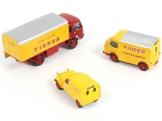 Lot 201 - DIVERS (3)