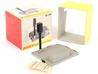 Lot 335 - DINKY TOYS (FRANCE) (1)
