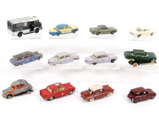 Lot 345 - DINKY TOYS (FRANCE) (12)