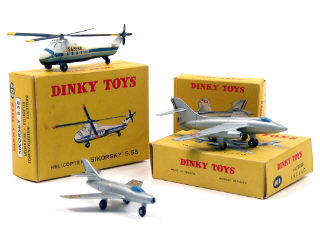 Lot 831 - DINKY TOYS FRANCE (3)