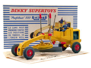 Lot 806 - DINKY TOYS FRANCE (1)
