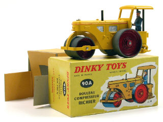 Lot 805 - DINKY TOYS FRANCE (1)