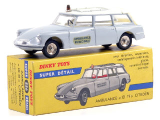 Lot 725 - DINKY TOYS (FRANCE) (1)