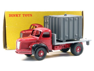 Lot 797 - DINKY TOYS (FRANCE) (1)