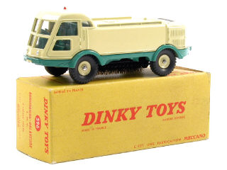 Lot 808 - DINKY TOYS FRANCE (1)