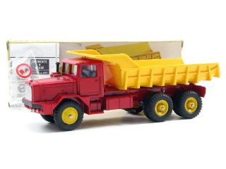 Lot 825 - DINKY TOYS FRANCE (1)