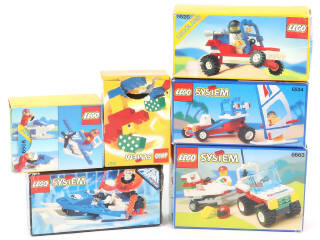 Lot 239 - LEGO (DANEMARK) (6)