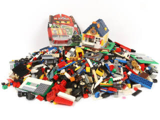 Lot 242 - LEGO (DANEMARK) (150)