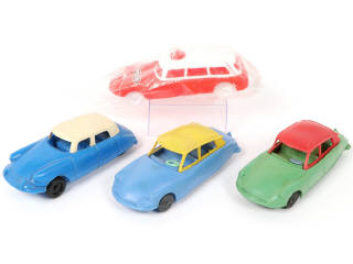Lot 27 - DIVERS (4)