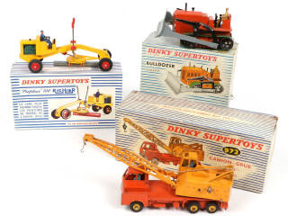 Lot 361 - DINKY TOYS (FRANCE) (3)