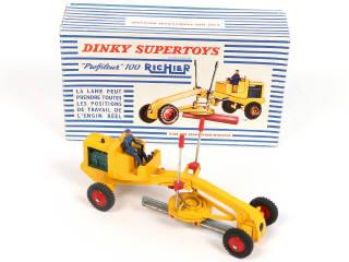 Lot 361 - DINKY TOYS (FRANCE) (3)